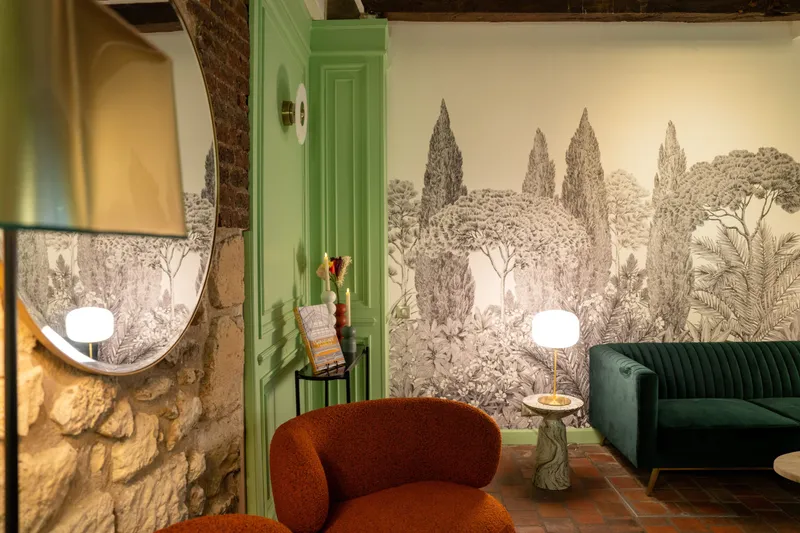 salon à l’intérieur de l’hôtel de fleurie <p>salon à l’intérieur de l’hôtel de fleurie</p>