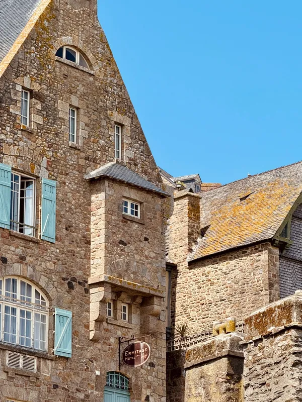 batiment-mont-saint-michel